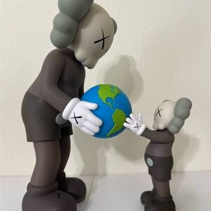 The KAWS “The Promise” vinyl figure Brown edition (New)